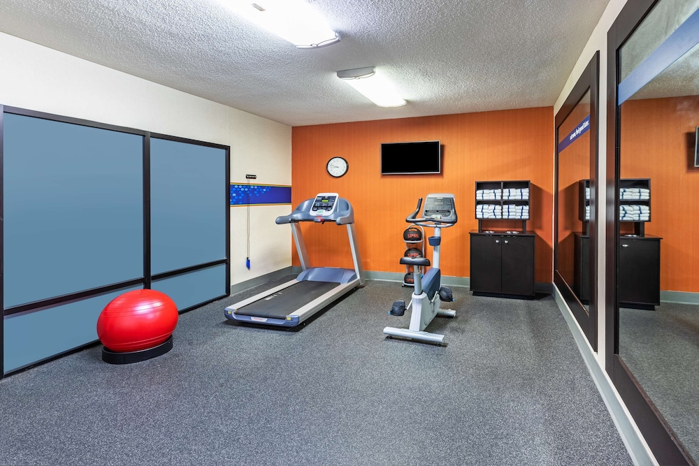 Hampton Inn Aiken - photo 16