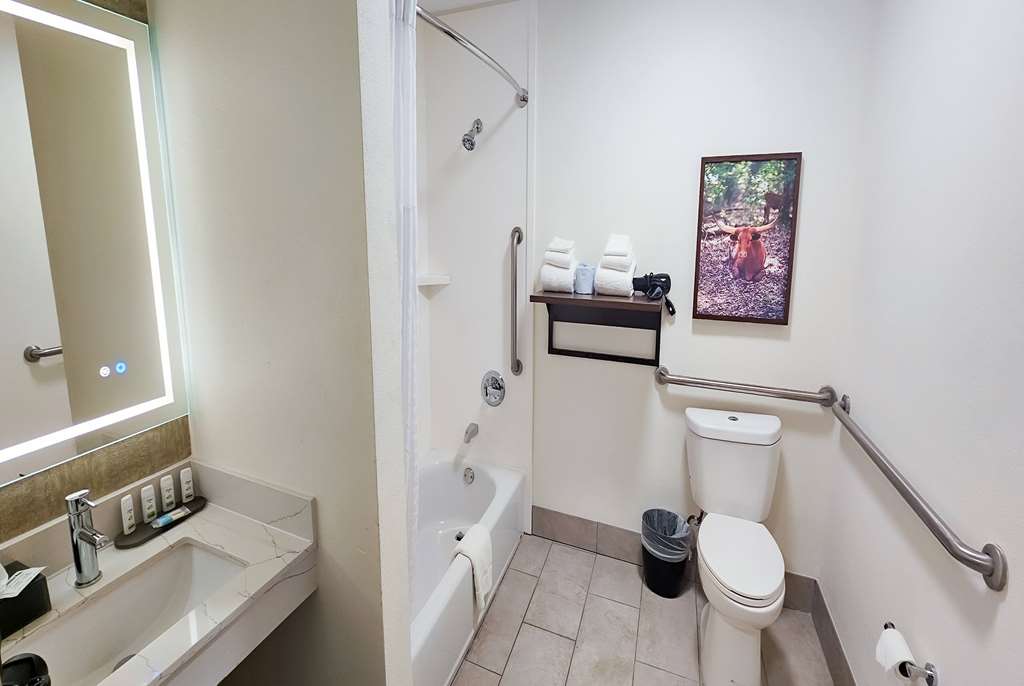 La Quinta Inn & Suites by Wyndham Dallas Mesquite - photo 40