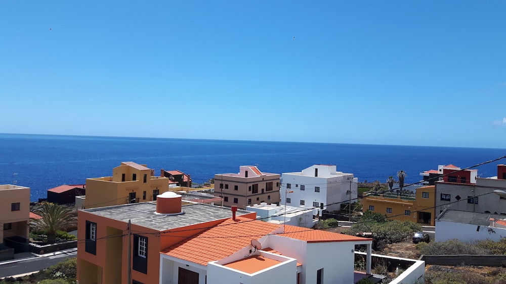 Apartamento La Caleta El Hierro Island terrace with incredible views — 4-Star Luxury Hotel in Valverde, Spain
