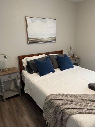 The Mary Lou 2 Bedroom Apt in Quilt Town USA — 4-Star Luxury Hotel in Hamilton, United States