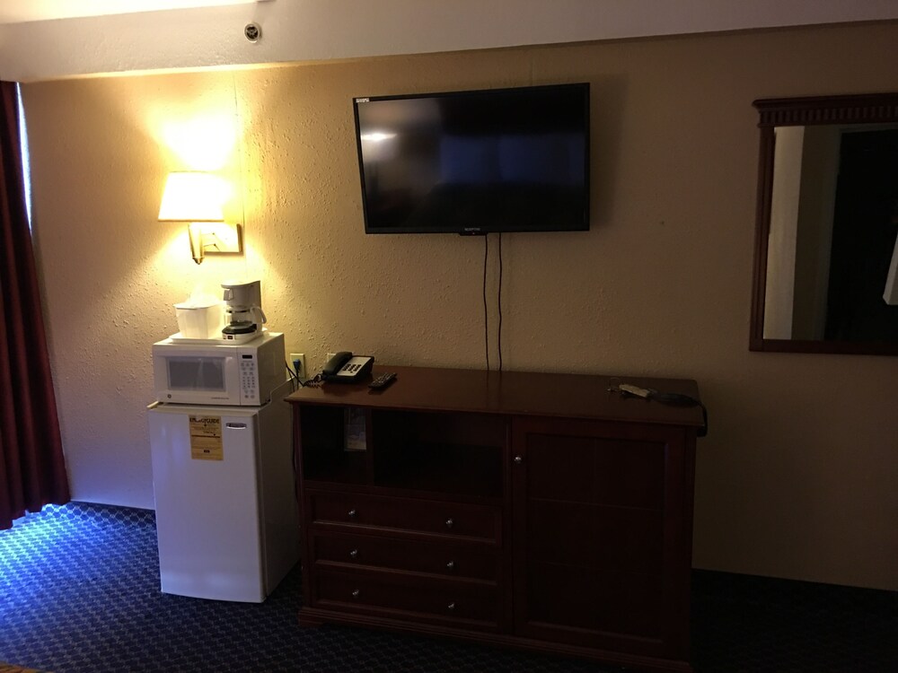 Rodeway Inn At Fort Lee - photo 14