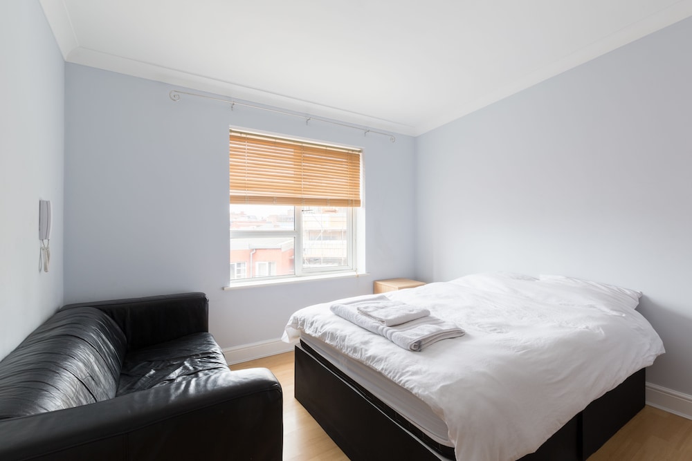 Birmingham Serviced Apartment The Qube — 4-Star Luxury Hotel in Birmingham, United Kingdom