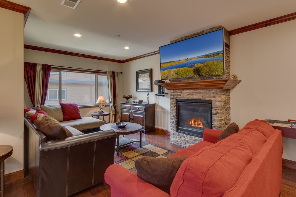Tahoe Woods Escape Three Bedroom Home — 4-Star Luxury Hotel in South Lake Tahoe, United States
