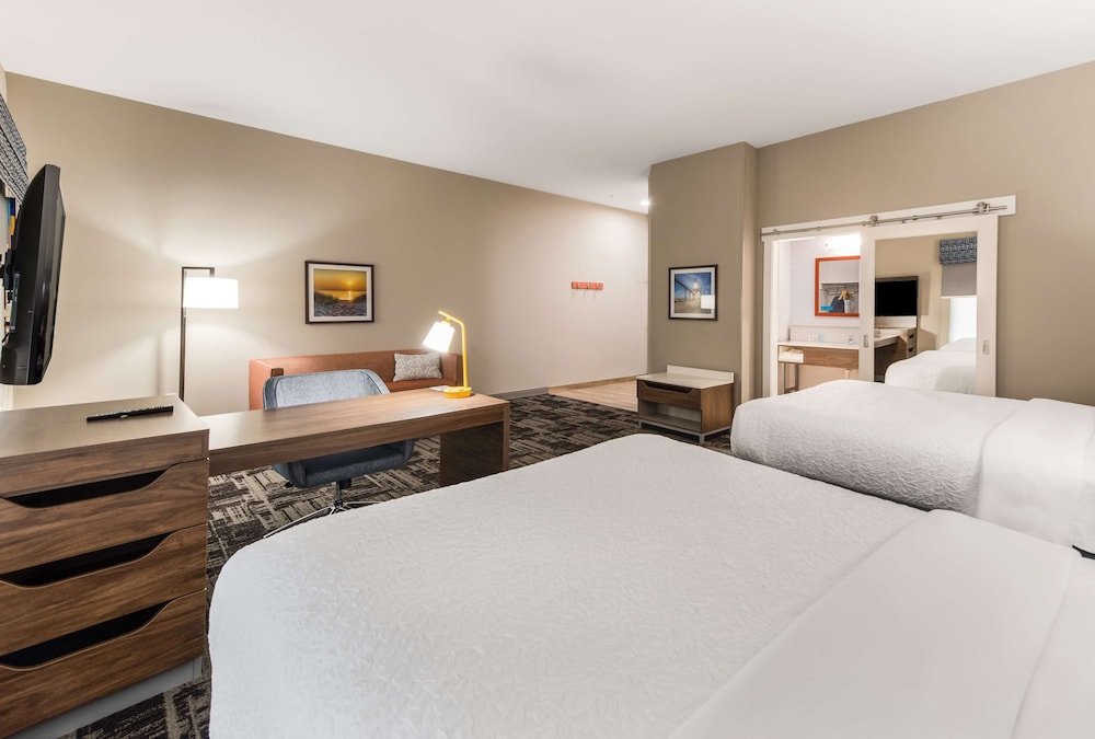 Hampton Inn & Suites Benton Harbor - photo 9