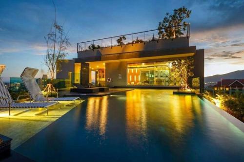RooftopPool#Sauna#Gym#Best Location inTown#Luxury — 4-Star Luxury Hotel in Chiang Mai, Thailand
