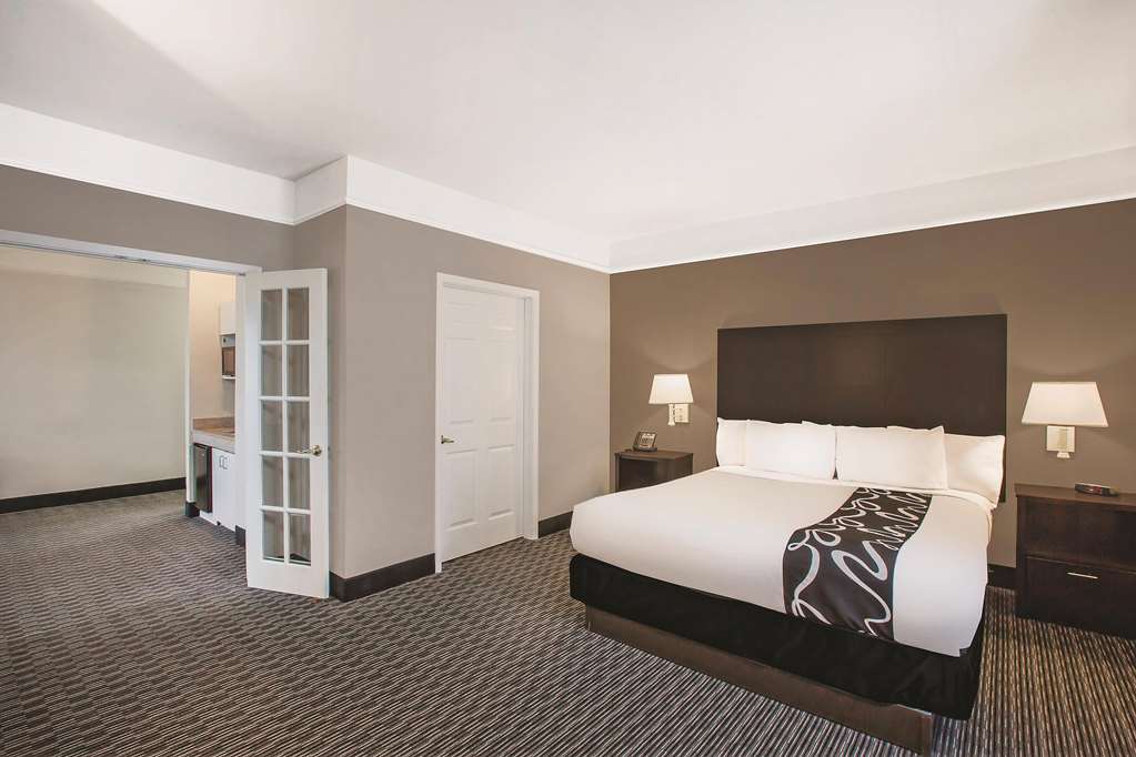 La Quinta Inn & Suites by Wyndham Beaumont West - photo 33