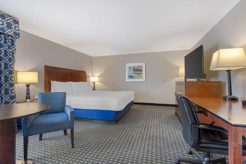 Best Western Plus Marina Shores Hotel - photo 24