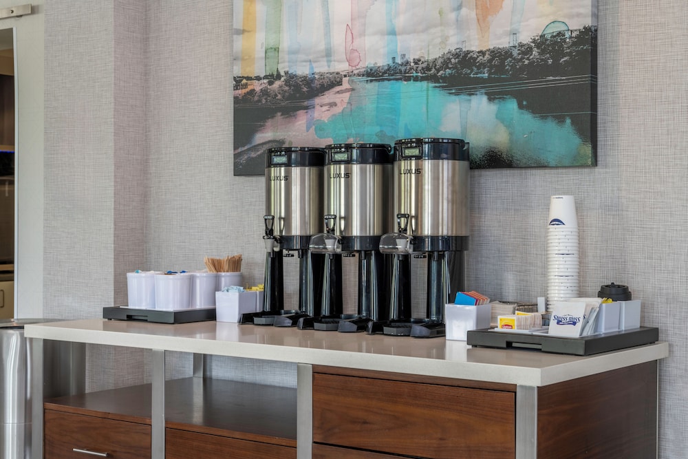 Hampton Inn by Hilton Manchester - photo 43