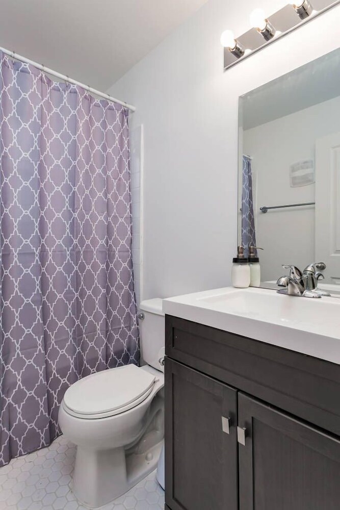 10 BRs Comprised of 2 5BR Suites by Domio - photo 38