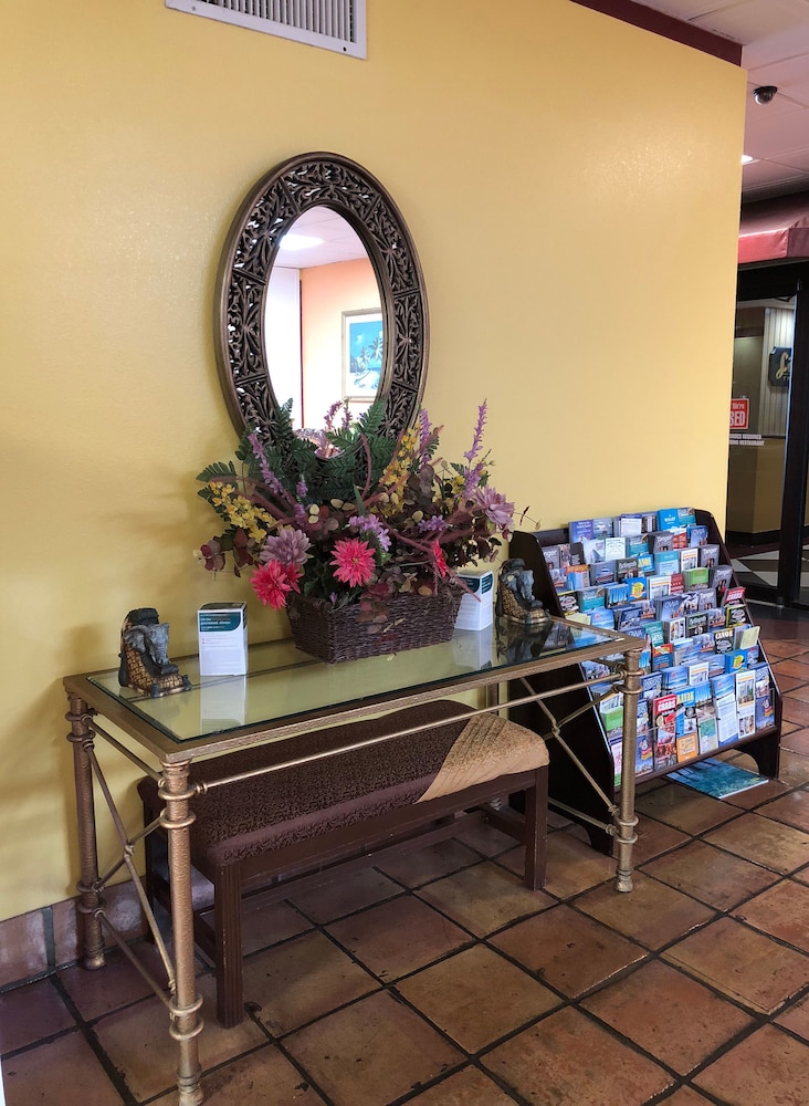 Quality Inn & Suites on the Bay near Pensacola Beach - photo 3