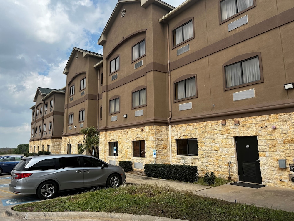 Baymont by Wyndham Cuero - photo 56