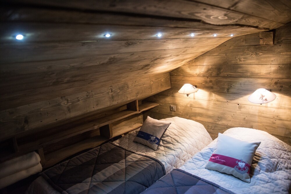 Le Couarôge La Bresse Location de chalets appartements et gîte de groupe — 4-Star Luxury Hotel in La Bresse, France