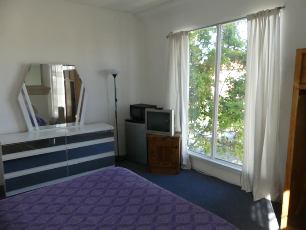 Wilshire Orange Hotel - photo 23