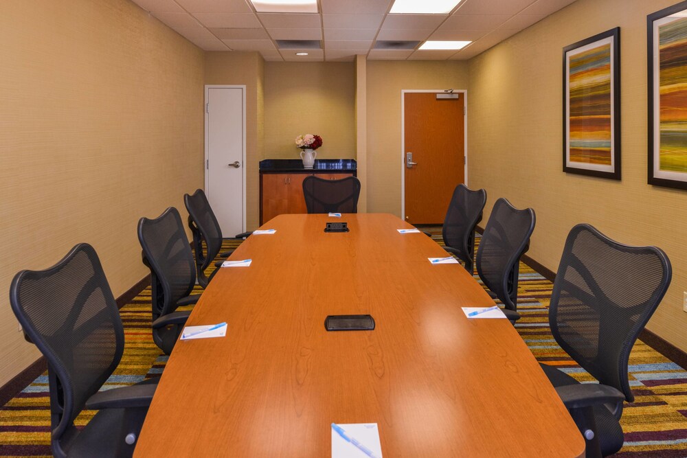 Fairfield Inn & Suites by Marriott Santa Maria - photo 49
