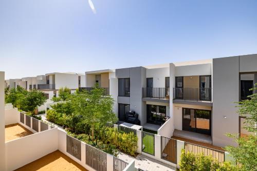 Exclusive Spacious Villa I Garden I Tilal Al Ghaf — 4-Star Luxury Hotel in Dubai, United Arab Emirates