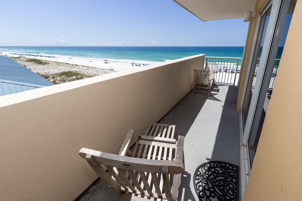 Pelican Isle 401 by RedAwning - photo 25