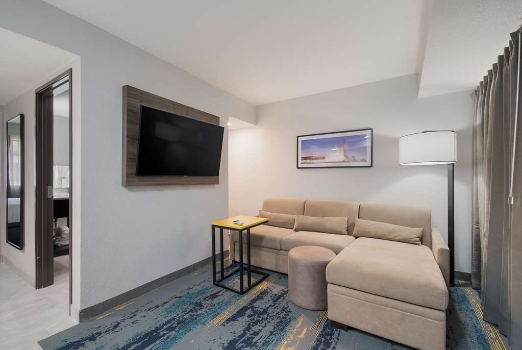 Clarion Pointe OKC Airport - photo 37