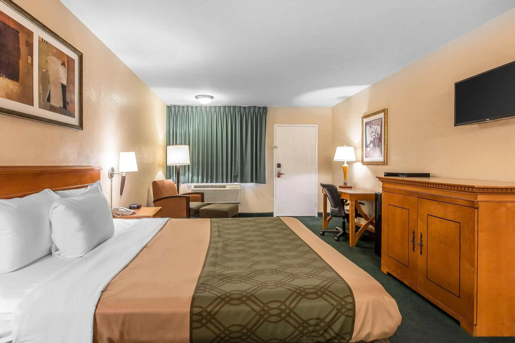Econo Lodge Inn & Suites El Cajon San Diego East - photo 14