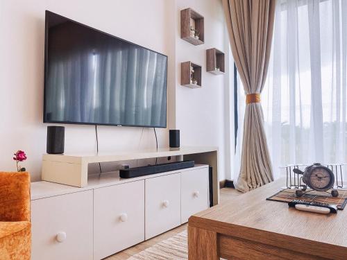 Envoy's Luxe Sanctuary with Full Power Backup