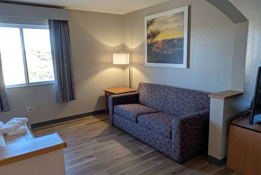Days Inn & Suites by Wyndham Castle Rock - photo 16