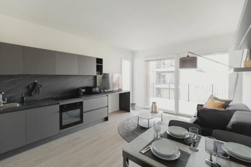 GoHost Modern and Bright Apartments with Terrace and Balcony — 4-Star Luxury Hotel in Milan, Italy
