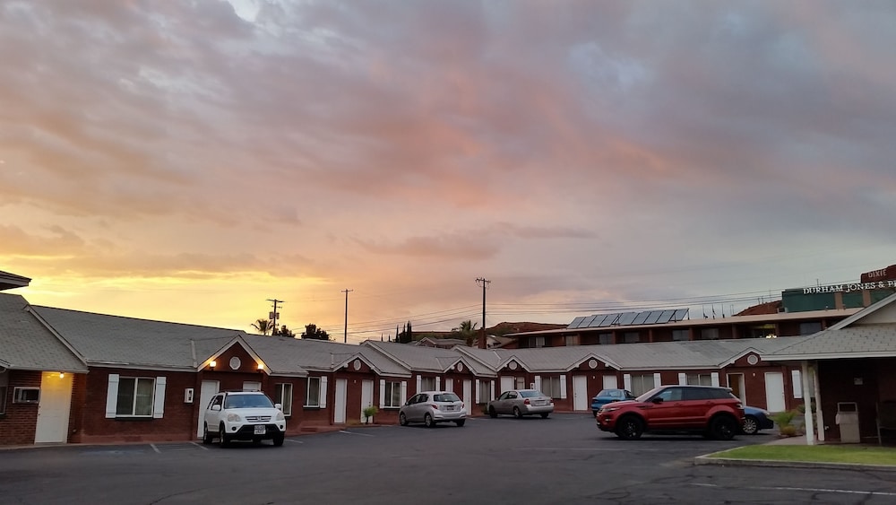 Dixie Palms Motel - photo 19