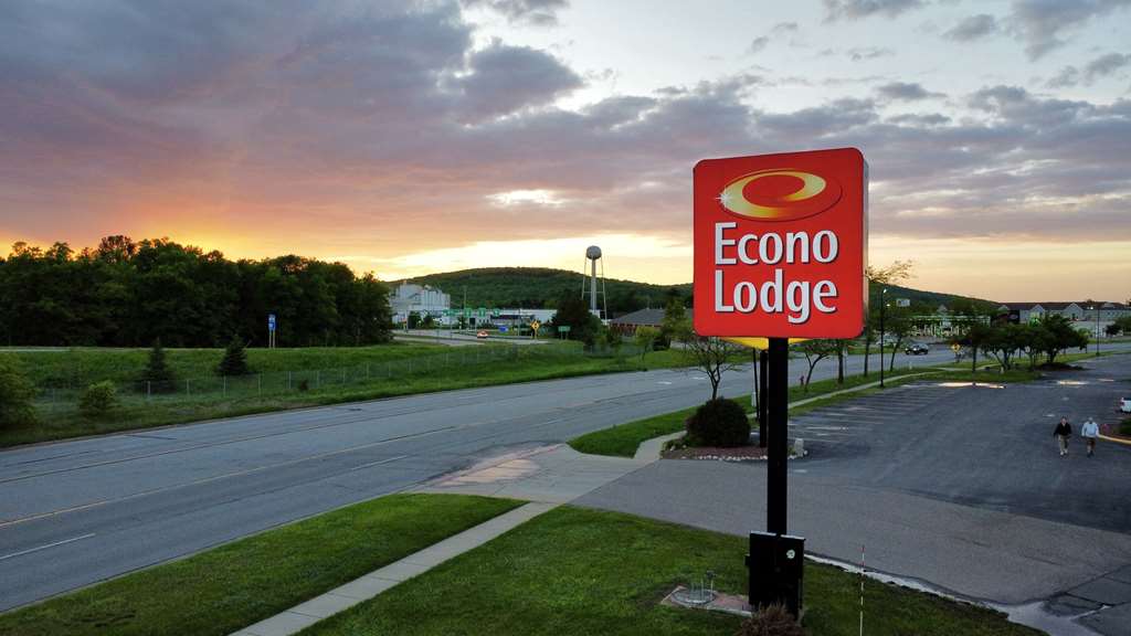 Econo Lodge Wausau Rothschild - photo 2