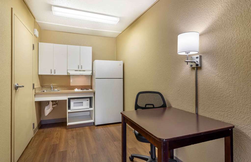 Extended Stay America Suites Fresno North - photo 22