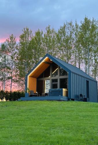 Sniegi design cabin with included sauna and jacuzzi — 4-Star Luxury Hotel in Madona, Latvia