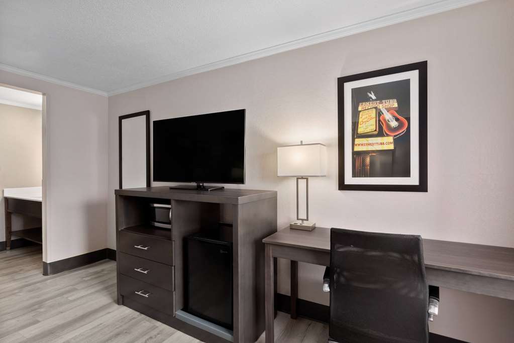 La Quinta Inn & Suites by Wyndham Goodlettsville Nashville - photo 10