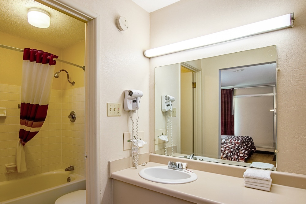 Red Roof Inn Battle Creek - photo 13