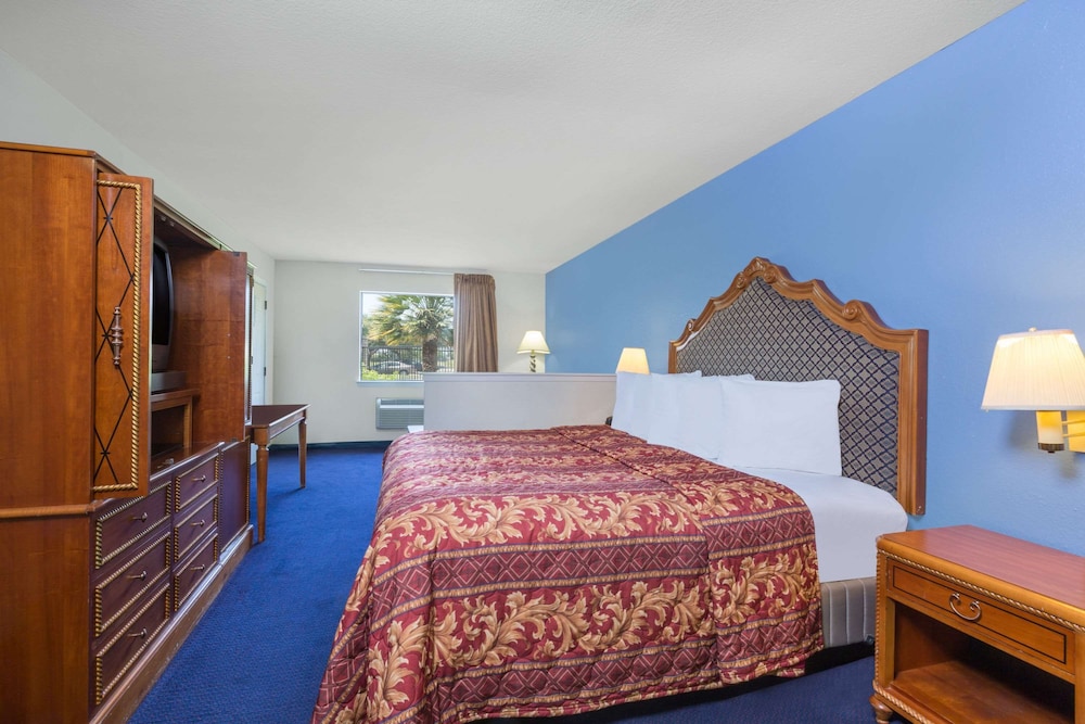 Days Inn by Wyndham San Antonio - photo 8
