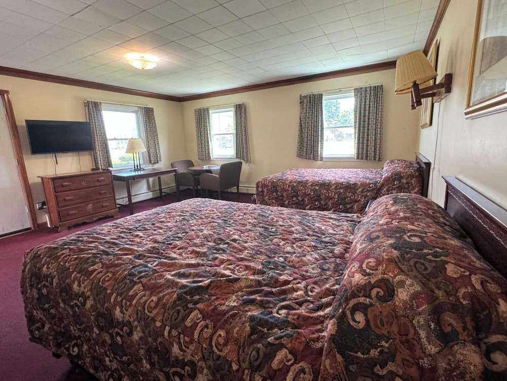 Village Motel Clinton - photo 18