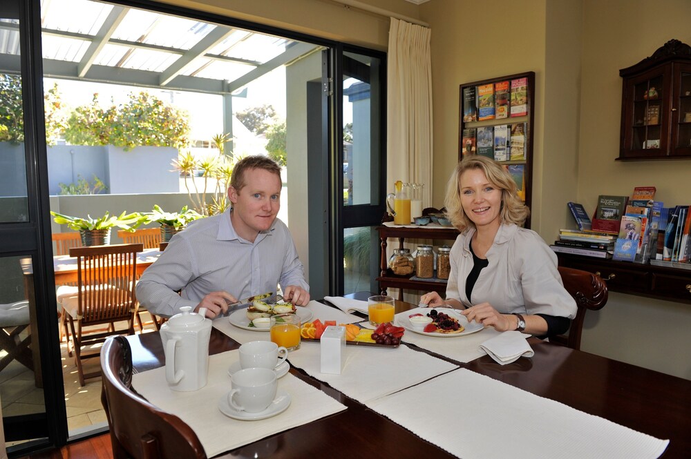 Trigg Retreat Bed and Breakfast — 4-Star Luxury Hotel in Trigg, Australia