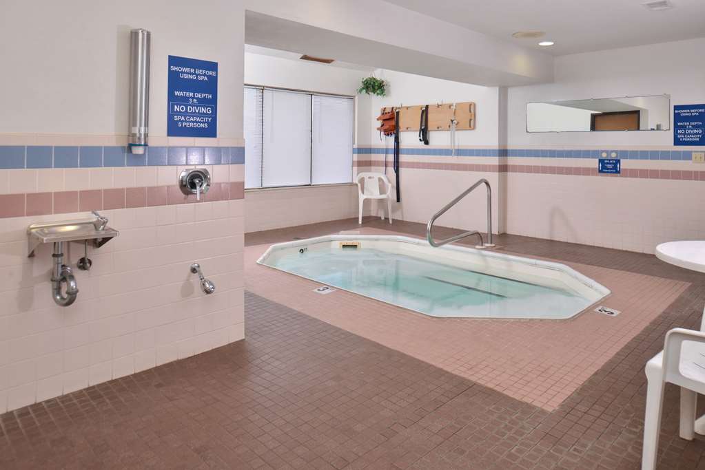 Americas Best Value Inn Birch Run - photo 33