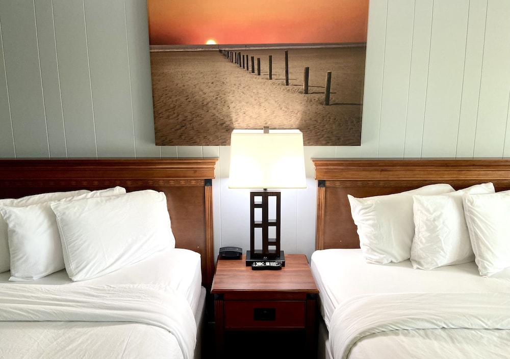 Elk Rapids Lakeshore Inn - photo 10