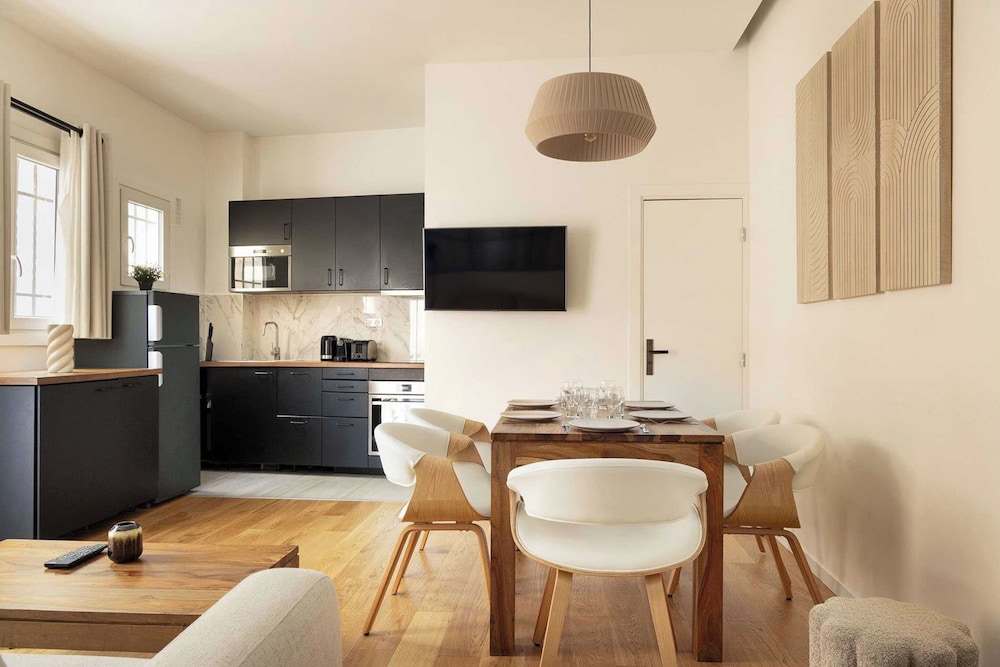 Amazing Apartment 2br 6p Nation voltaire — 4-Star Luxury Hotel in Paris, France