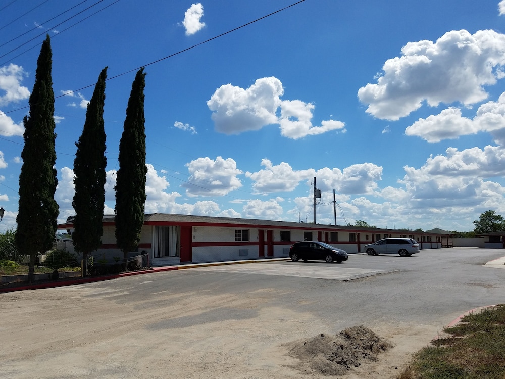 Luxury Inn & RV Park - photo 29