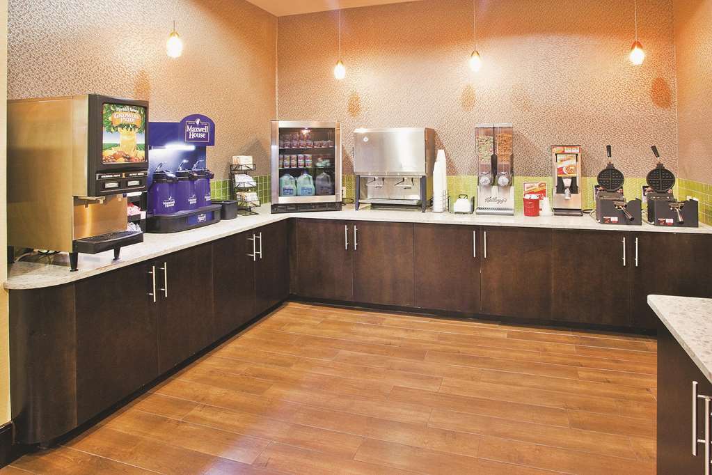 La Quinta Inn & Suites by Wyndham Hinesville Fort Stewart - photo 37