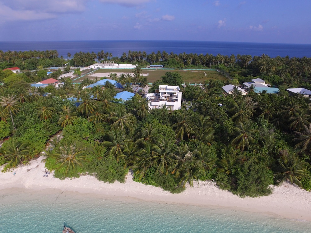 Boutique Beach All Inclusive Diving Hotel - carbon neutral hotel in Dhigurah