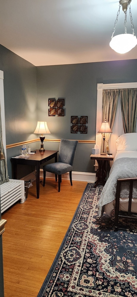 Oaklawn Inn Llc - photo 38