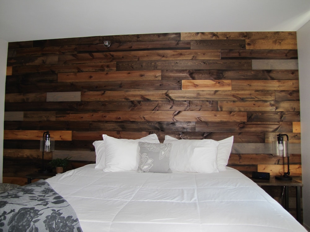 Lakes Inn at Dunvilla - photo 13