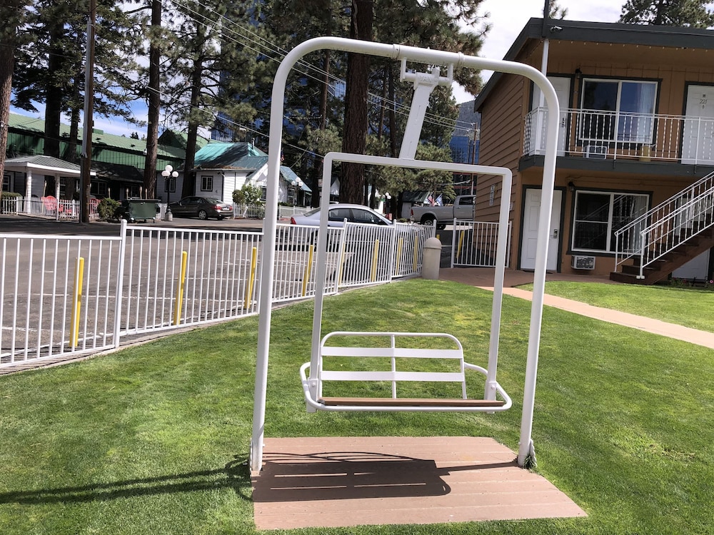 Cedar Inn & Suites - photo 64