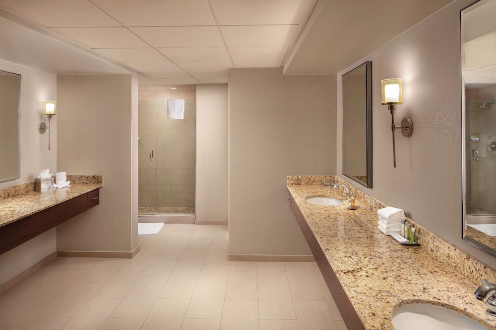 DoubleTree by Hilton Ontario Airport - photo 34