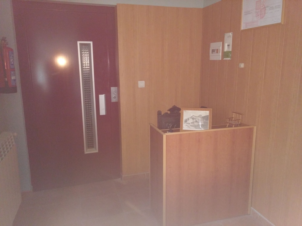 Hotel Rural Puerta De Caderechas — Ona — photo 3