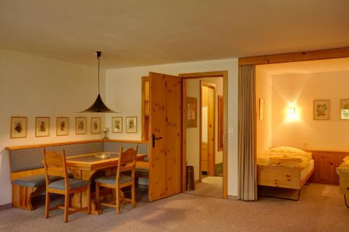 Chesa Munteratsch 1 1 2 Zimmerwohnung 204 Typ D — 4-Star Luxury Hotel in Silvaplana, Switzerland