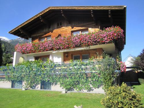 Haus Krößbacher — 4-Star Luxury Hotel in Fulpmes, Austria