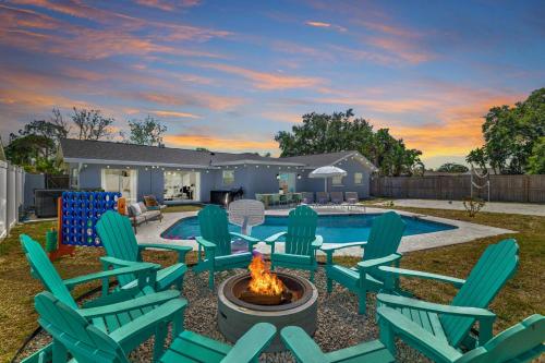 Backyard Oasis w Sand Volleyball Mins to Beach in Seminole, United States