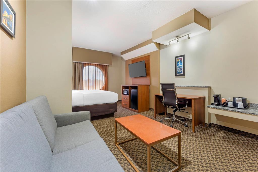 Comfort Suites Monroeville Pittsburgh East - photo 40