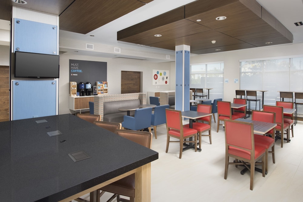 Holiday Inn Express & Suites San Antonio North Windcrest by IHG - photo 22